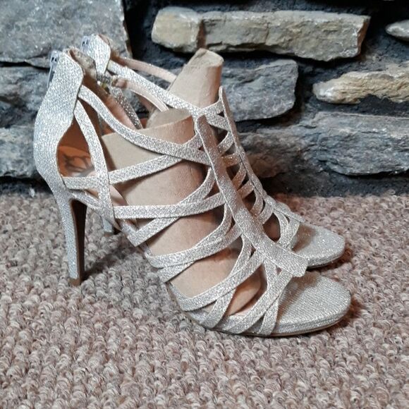 Fergalicious by Fergie silver open toe heel shoes sz 8 - Picture 3 of 9